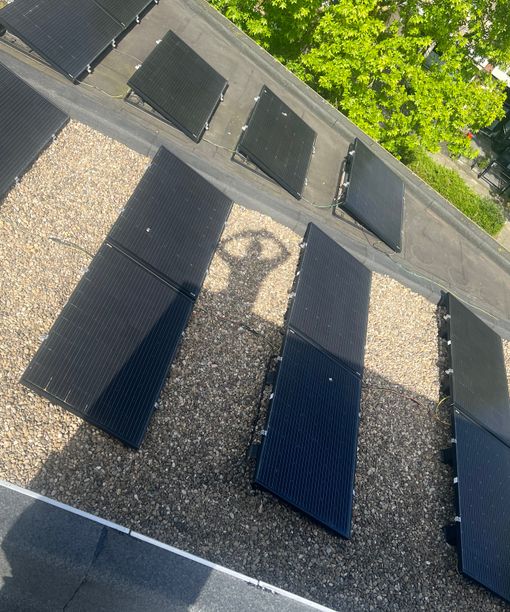 Zonnepanelen gedemonteerd en nieuwe dakbedekking